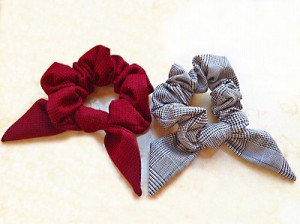 チェックのシュシュ