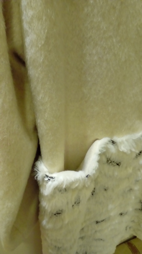 15415889759231652383688