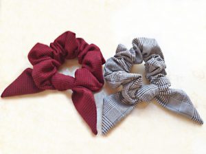 チェックのシュシュ