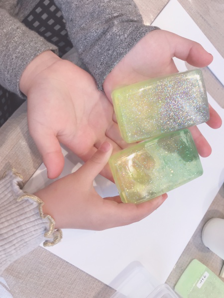 DB1D1216-B1F5-43A4-8302-39E0D8A638E7